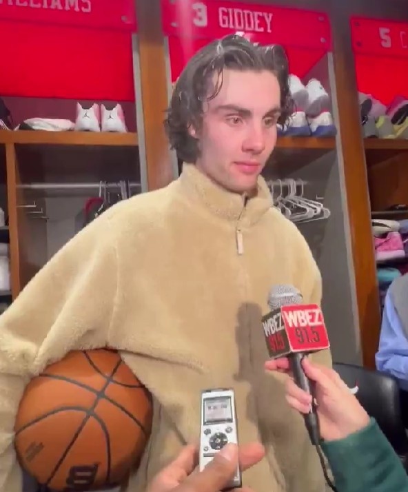 生涯之夜！基迪超遠三分絕殺湖人 拿到了今天的比賽用球