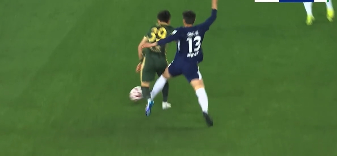 媒體人：鄭凱木真是壞，犯規(guī)有許多種他卻選擇最能害人的一種