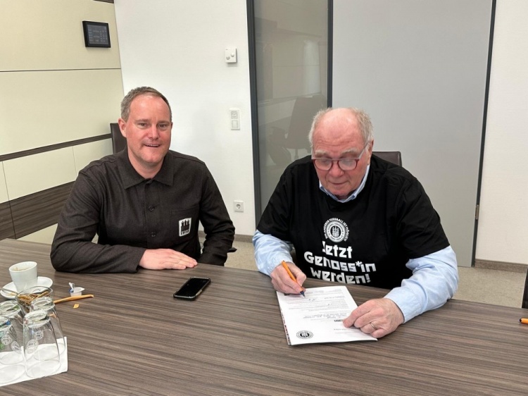 圣保利官方：赫內(nèi)斯認(rèn)購(gòu)俱樂(lè)部合作社股份，感謝他多年至今的支持