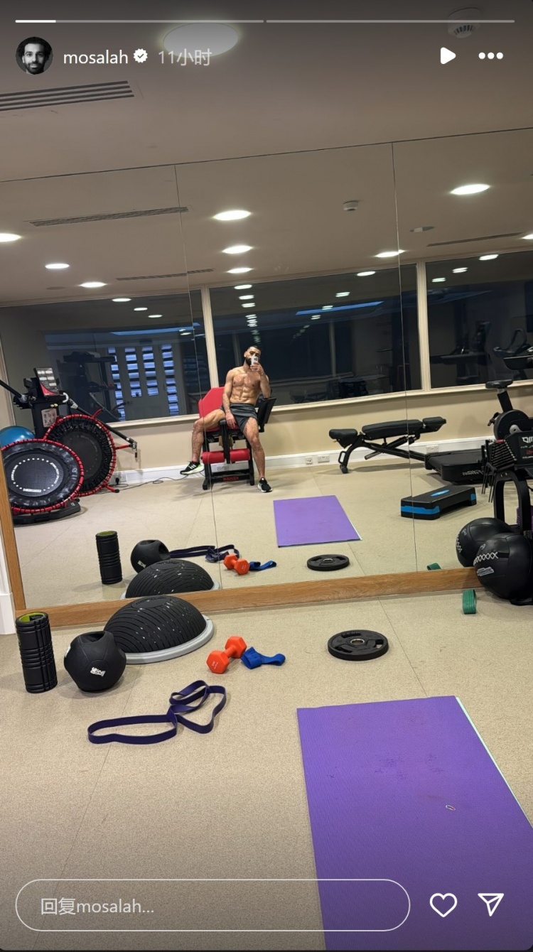 這身材！薩拉赫社媒曬健身房內自拍照，肌肉線條明顯