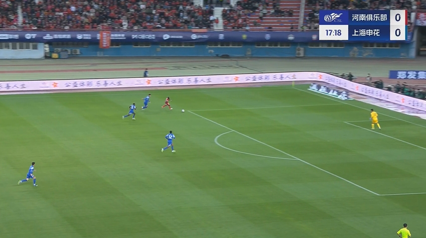 拉都拉不住！阿奇姆彭邊路超車蔣圣龍，小角度打門被撲