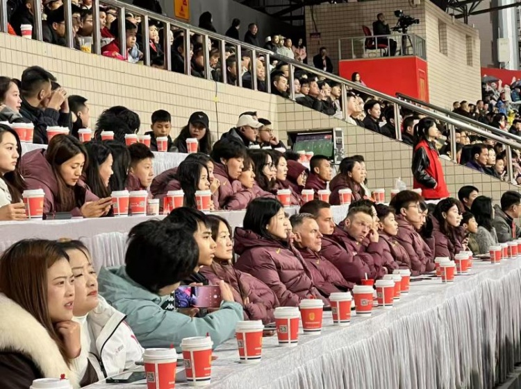 北青體育：中國女足現身中甲賽場，觀看重慶銅梁龍vs遼寧鐵人