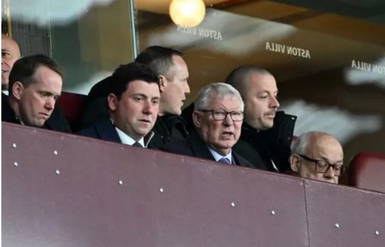 83歲弗格森觀戰青年足總杯半決賽，曼聯U18點球大戰落敗