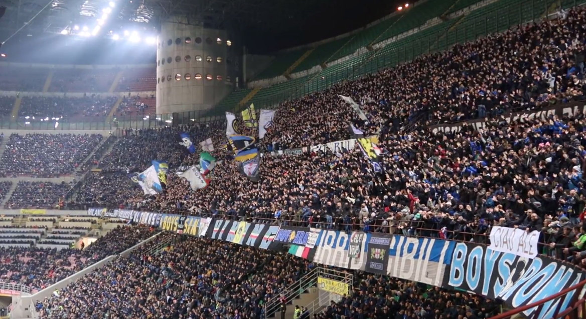 國(guó)米北看臺(tái)：比賽前20分鐘保持沉默，抗議票價(jià)過(guò)高&禁止標(biāo)語(yǔ)入場(chǎng)