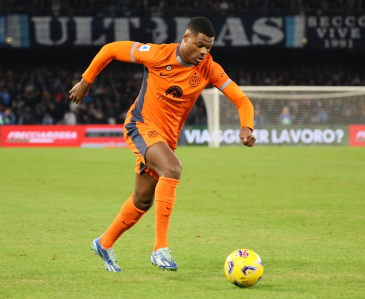 意媒：鄧弗里斯在荷蘭接受治療 德弗里恢復合練能出戰烏迪內斯