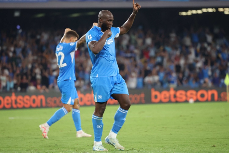 盧卡庫(kù)：孔蒂?zèng)]給我特殊待遇反而對(duì)我更嚴(yán)厲 我會(huì)永遠(yuǎn)感激他