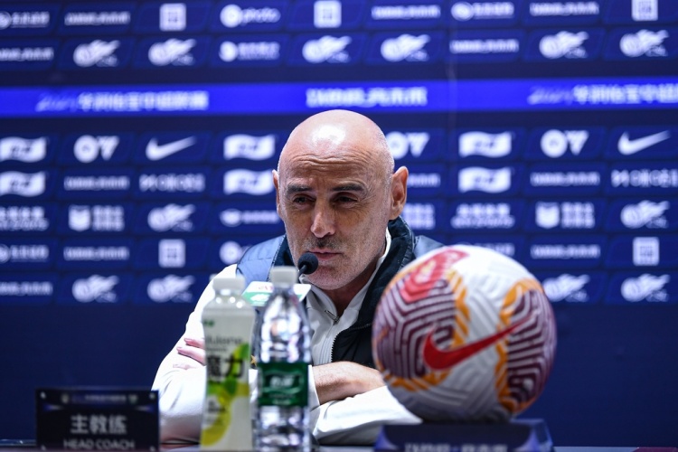 穆斯卡特：上半場太松散&三丟球本可避免 讓李新翔首發我不曾猶豫