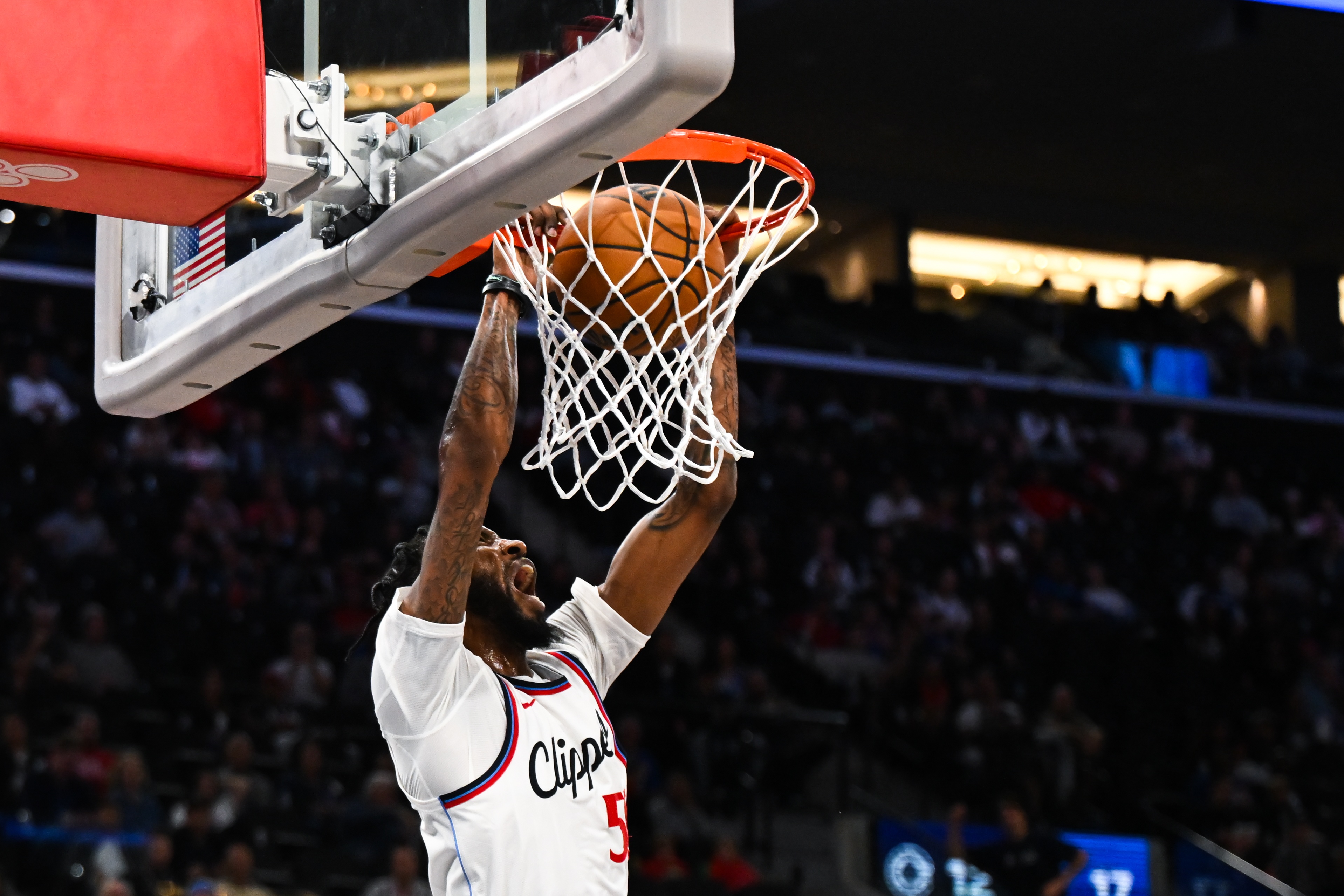 攻守兼備！小德里克-瓊斯8中5拿到12分6板 正負值+24最高