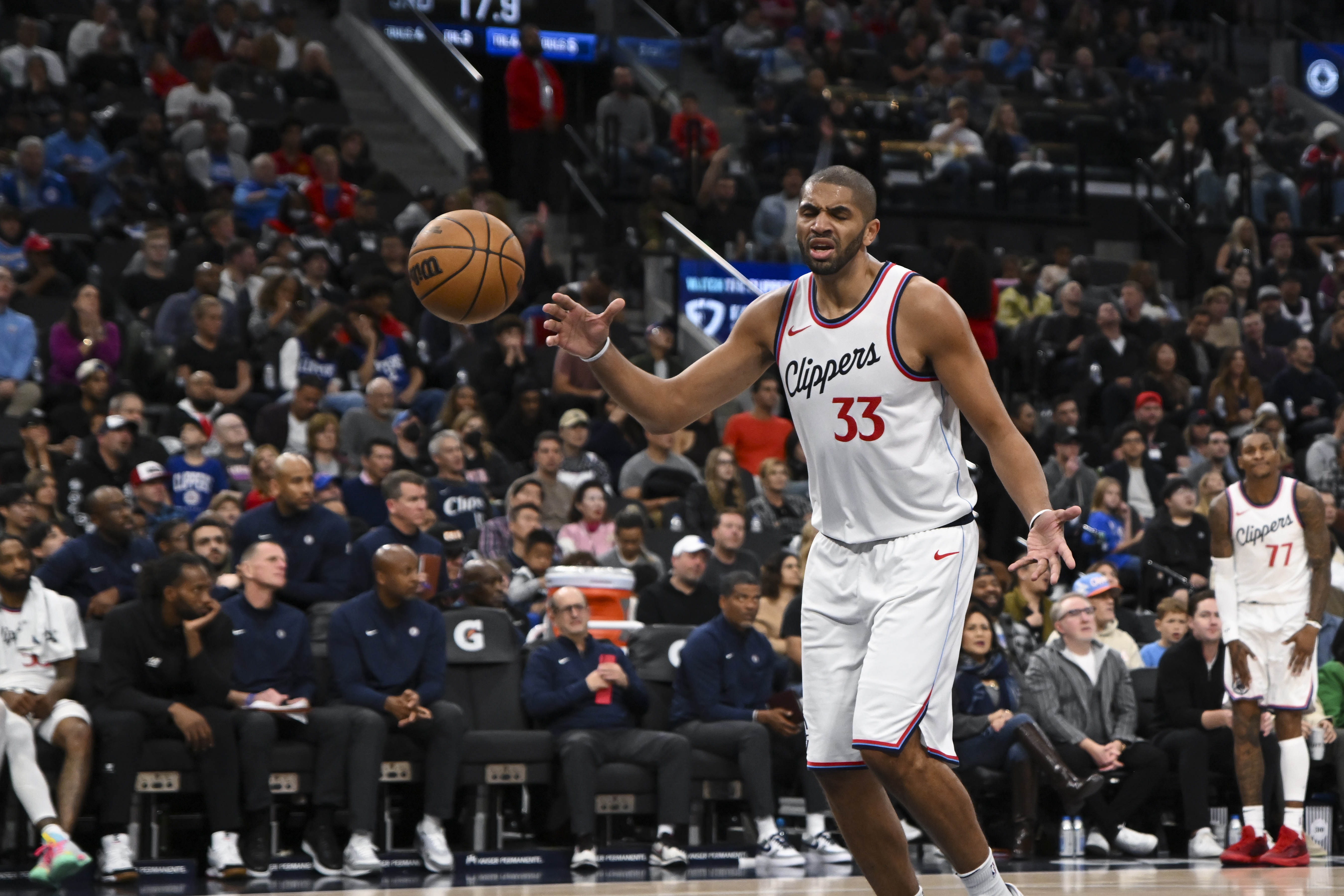 老當益壯！巴圖姆三分2中2得到6分1板2帽0失誤 正負值+18