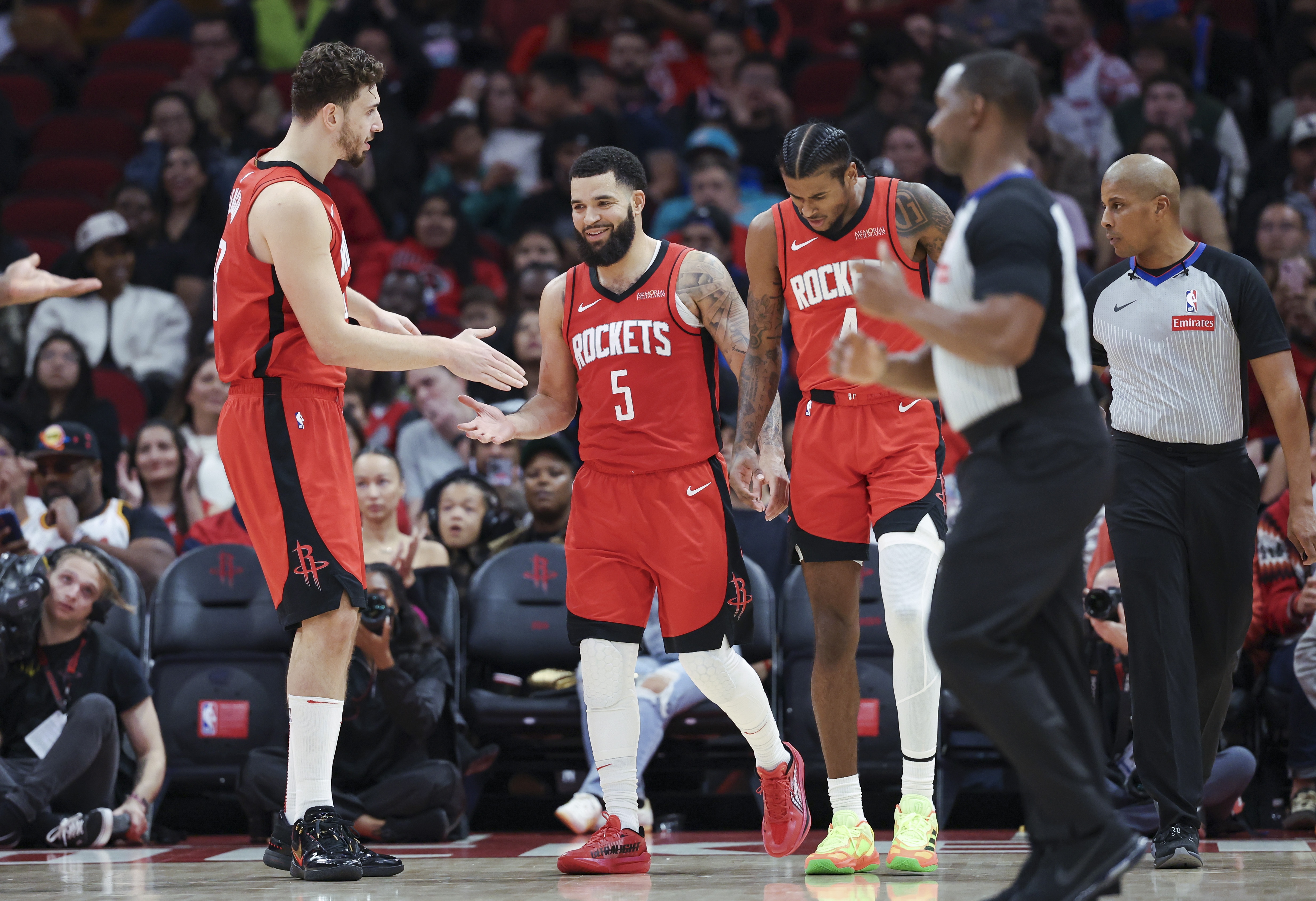 火箭VS爵士首發：范弗里特、杰倫-格林、狄龍、阿門-湯普森、申京