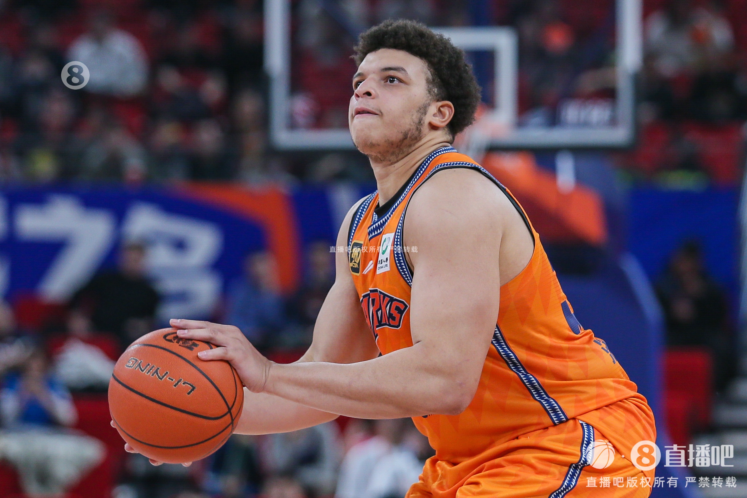 你咋看？洛夫頓戳裁判臉停1場罰5萬 此前趙睿沖撞裁判停5場罰10萬