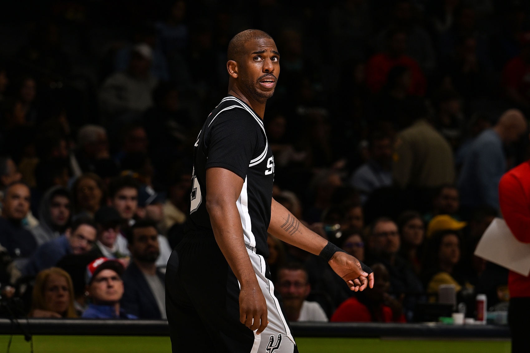 正負(fù)值-21最低！保羅半場(chǎng)2記三分拿到6分2助出現(xiàn)3失誤