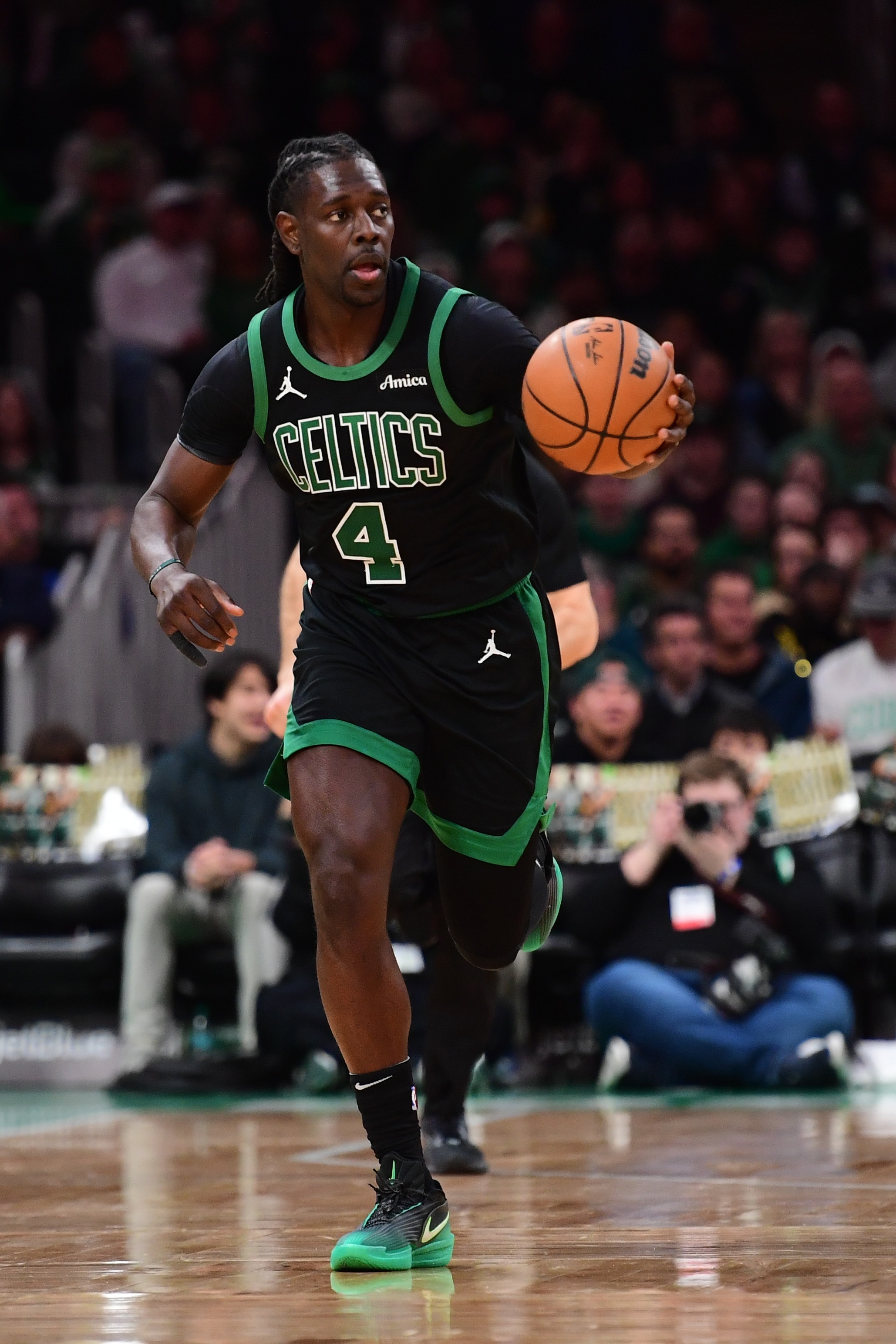 社會(huì)我朱哥！霍勒迪10中6得16分2板3助1斷 正負(fù)值+28