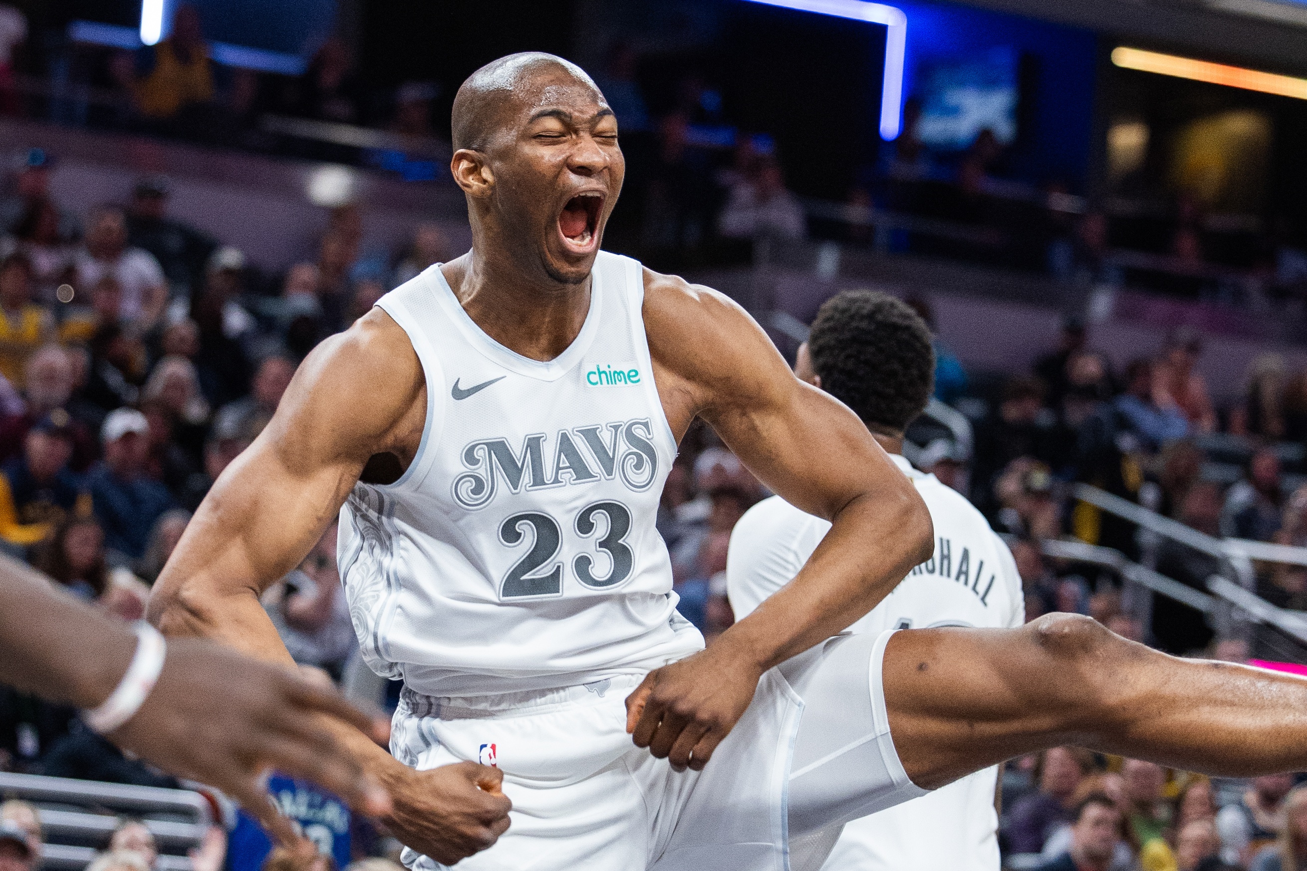 濃眉談凱-瓊斯傷退：這就是跳得太高會發生的事 他的彈跳太強了