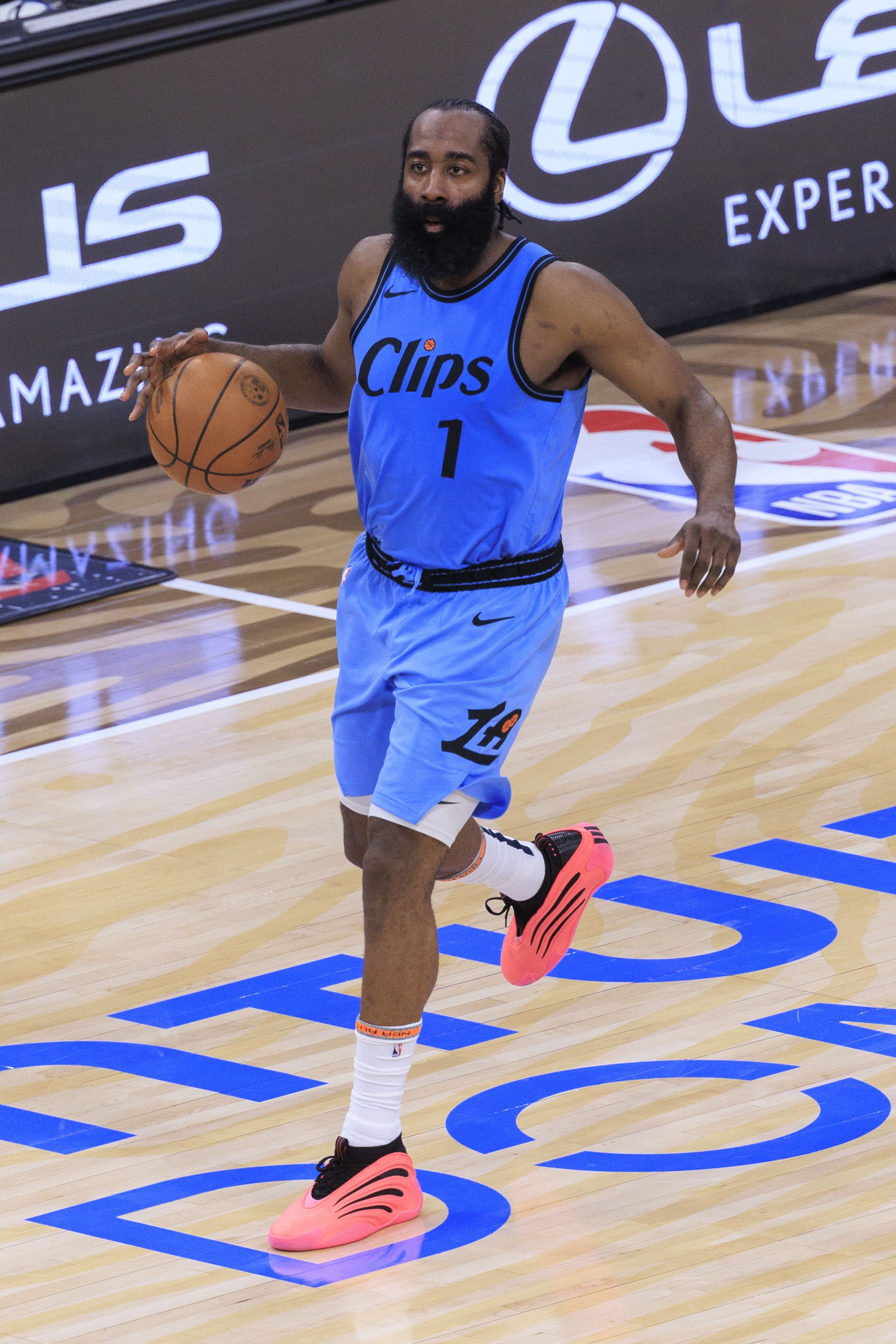 上一場被傷到大腿和腳踝！快船客戰尼克斯：哈登將會首發出戰