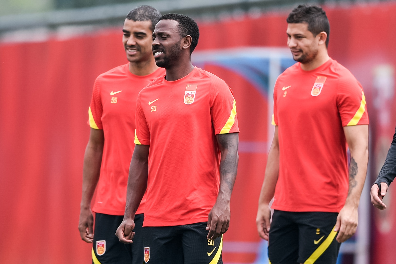 記者：有任何"歸化"外國球員的必要么?不如給U22球員更多大賽機(jī)會(huì)