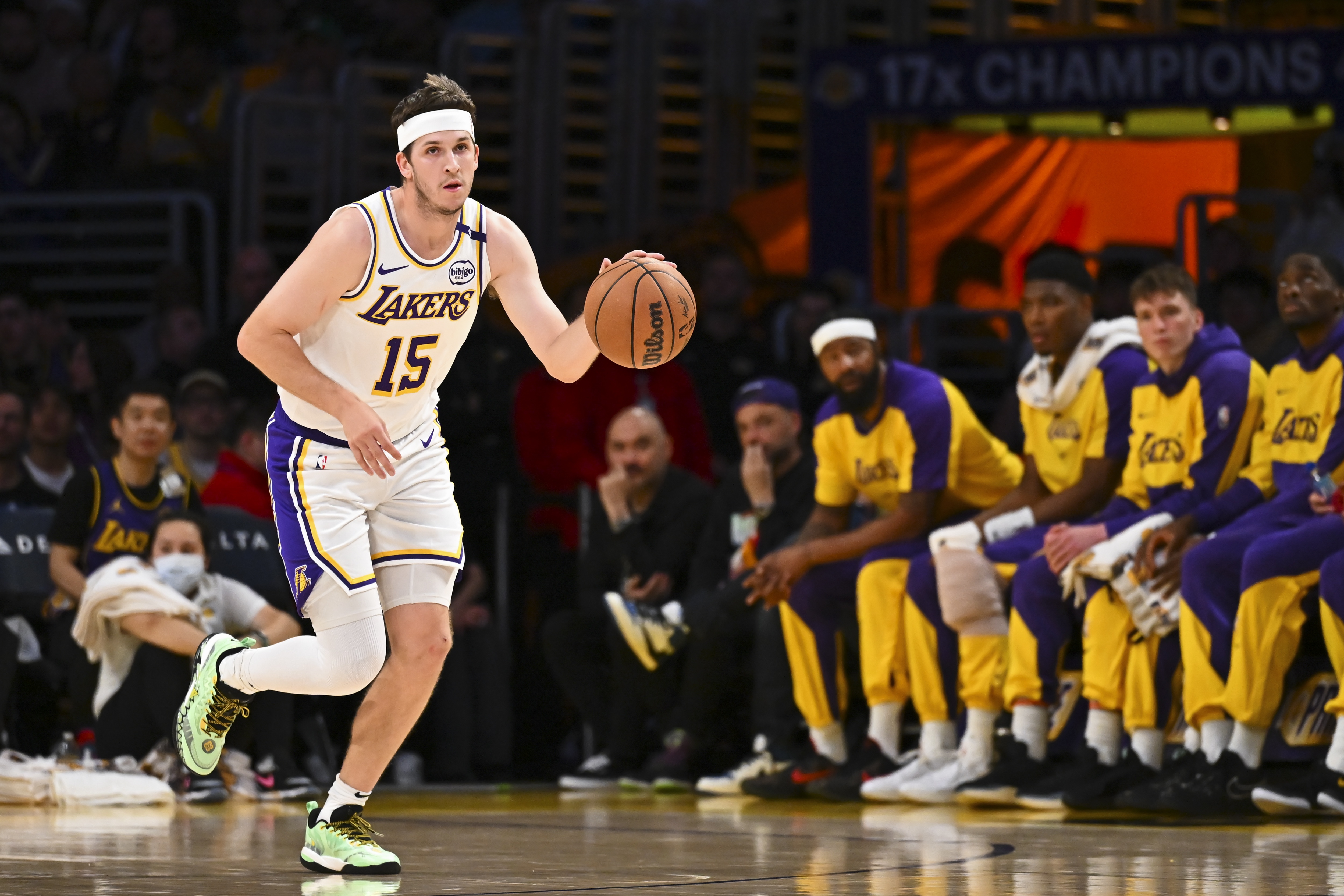 穩(wěn)定發(fā)揮！里夫斯16中8拿到24分4板5助1斷