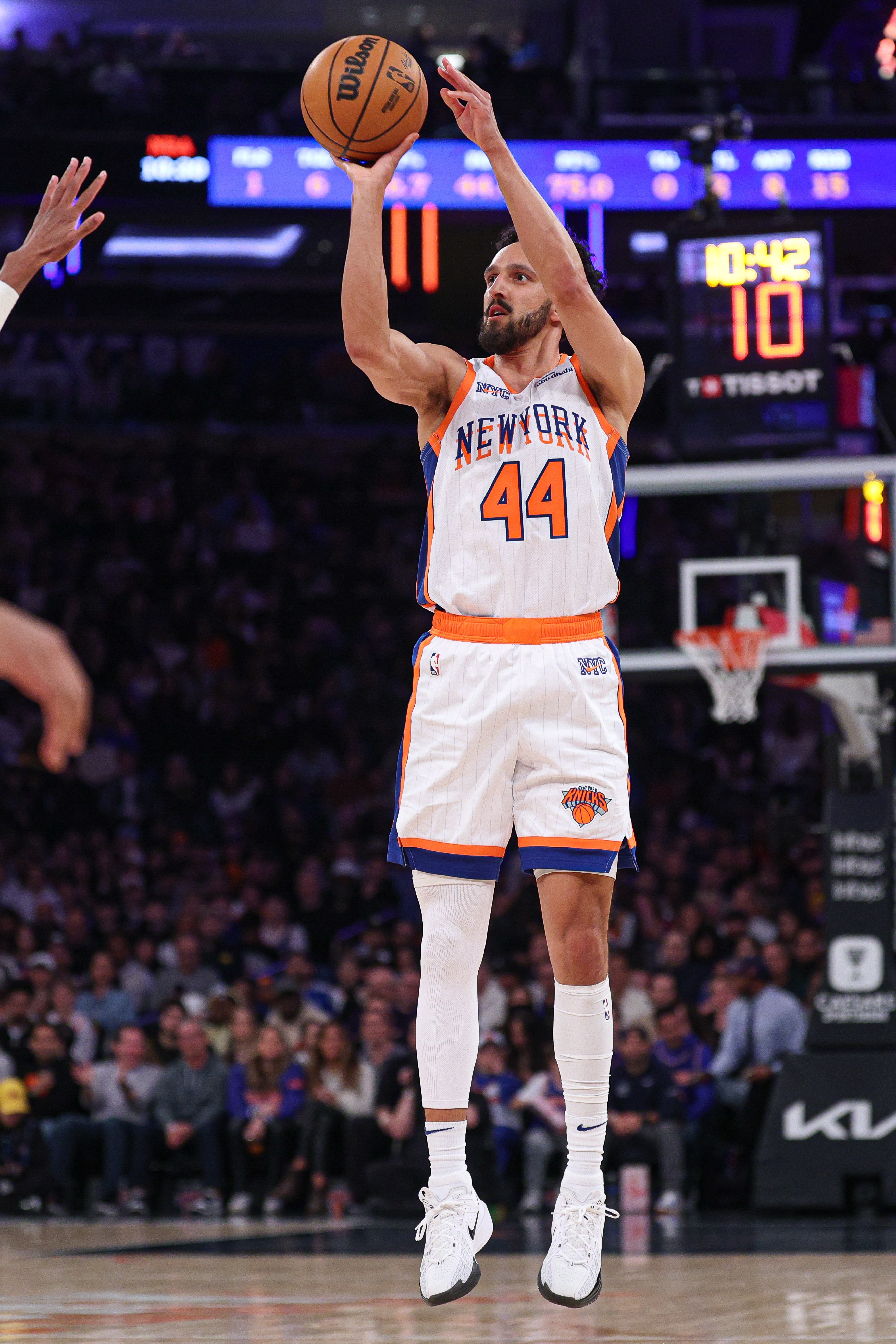 替補(bǔ)火力猛！沙梅特9中4得11分4板1斷 三分6中3