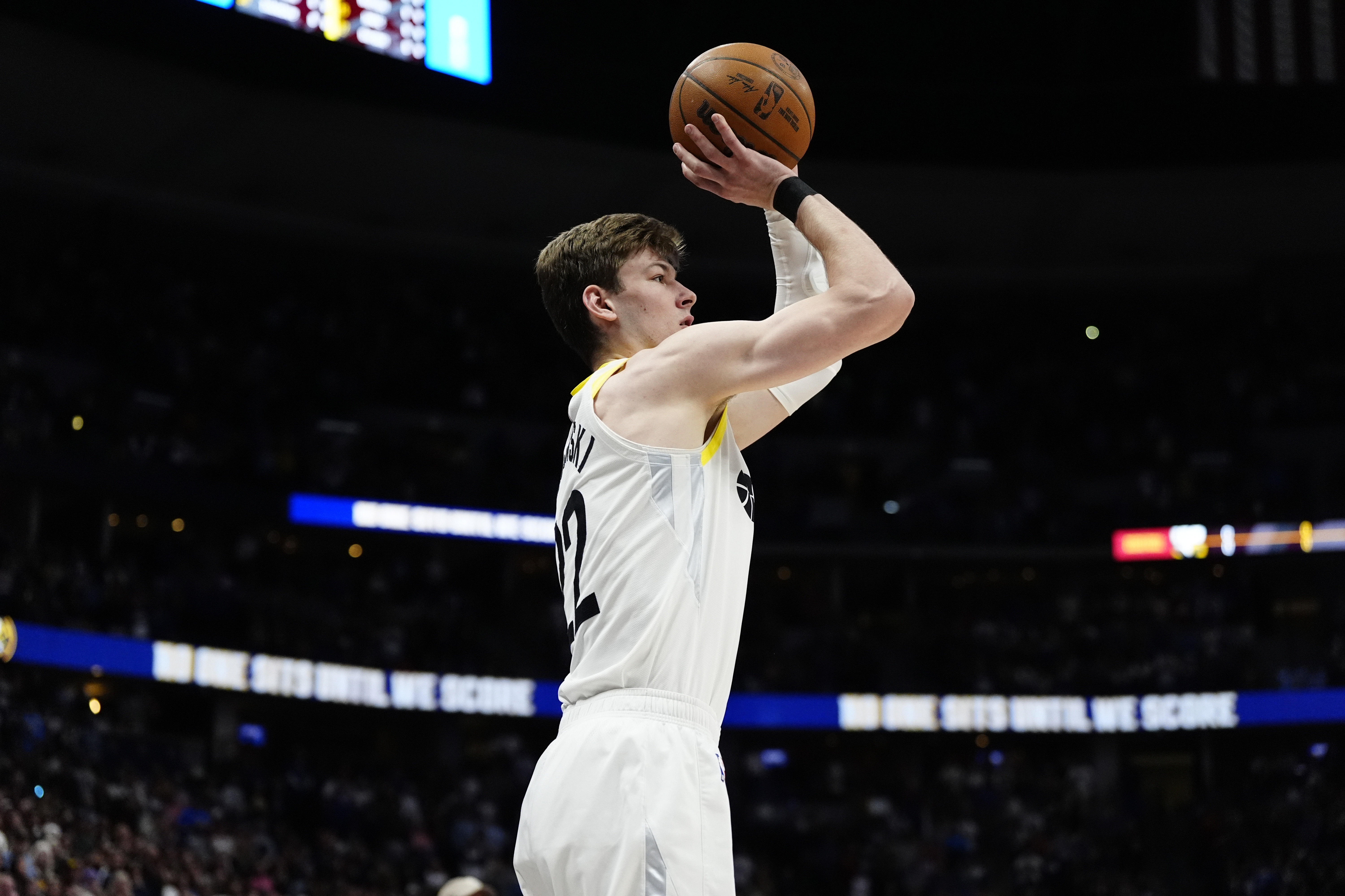 今天無手感！菲利波夫斯基半場8中0&三分4中0一分未得 拿5板2助